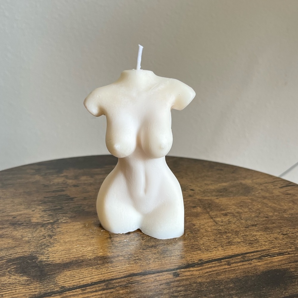 Honey scented body candle